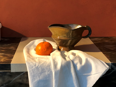 Stilleven van schenkkom en mandarijn